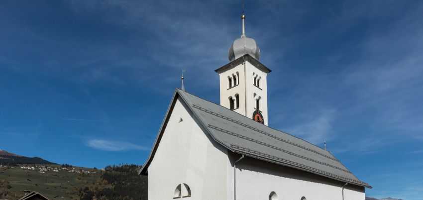 Aufnahme einer Kirche in Castrisch.