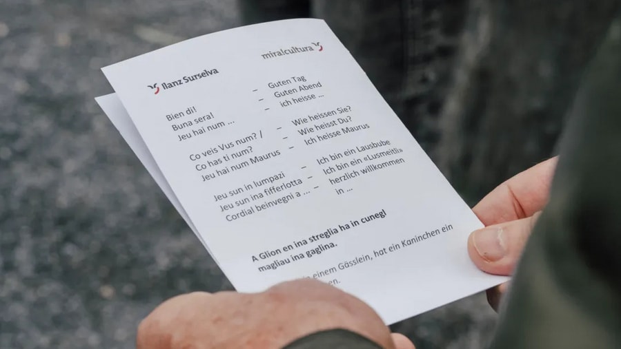 Geschichte: mira!cultura Sprachführung: Per gassas e streglias - laufend Romanisch lernen in Ilanz