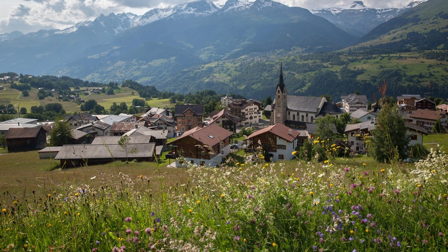 Geschichte: Obersaxen Mundaun im Sommer