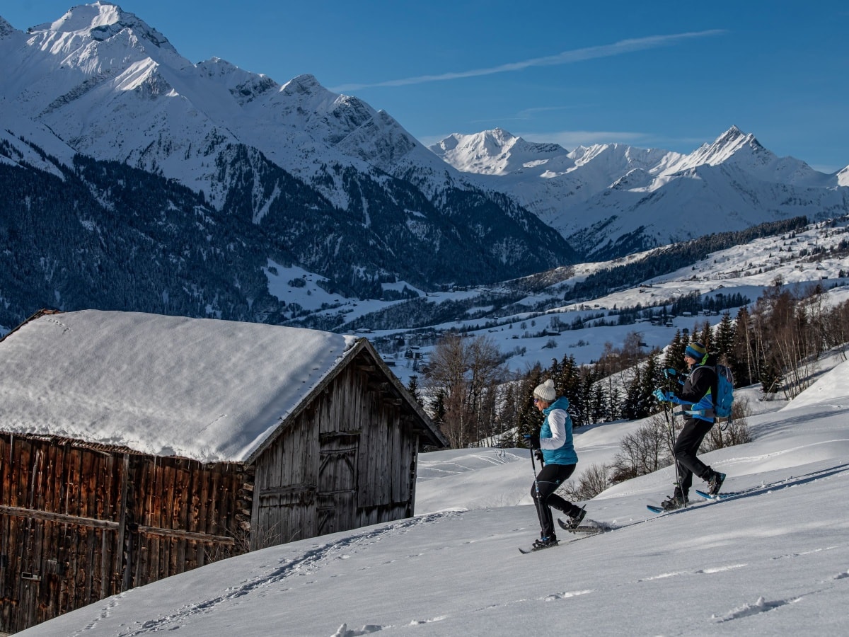 Geschichte: Schneeschuhtour Cumbel - Sogn Carli
