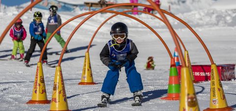 Ski- & Snowboardschulen, Übungsgelände und Kinderbetreuung