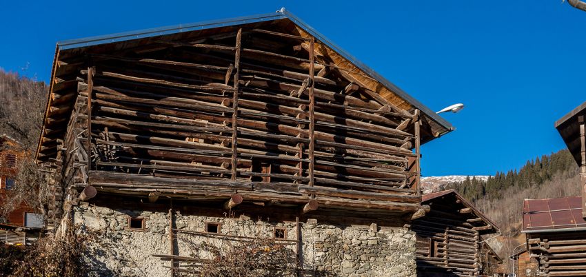 Holzhütte in Dardin