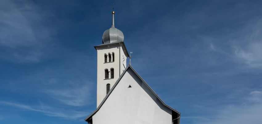 Aufnahme des Kirchturms in Castrisch.