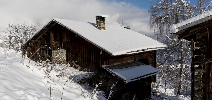Aufnahme eines Hauses im Winter in Luven.
