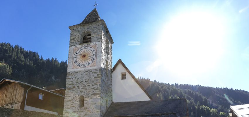 Aufnahme des Kirchturms in Pigniu.